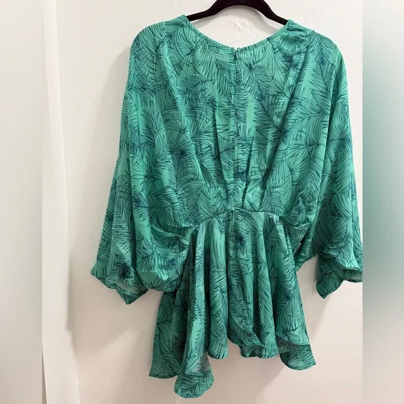 Easel Atlantis Green Dolman Sleeve Printed Top - Picture 2 of 2